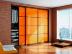 встроенный шкаф купе оранжевого цвета