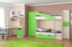 двухярусная кровать зеленого цвета в детской